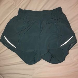 Lululemon Hotty Hot Short 4” size 2